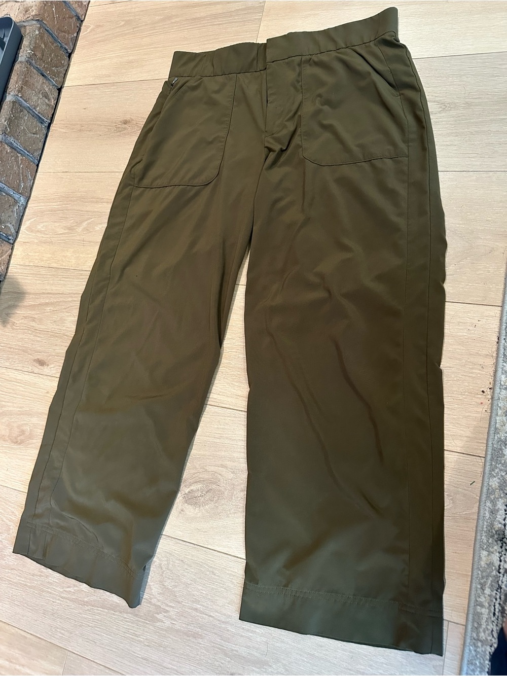 Women’s Eddie Bauer Casual Capri Pants- brownish/green
